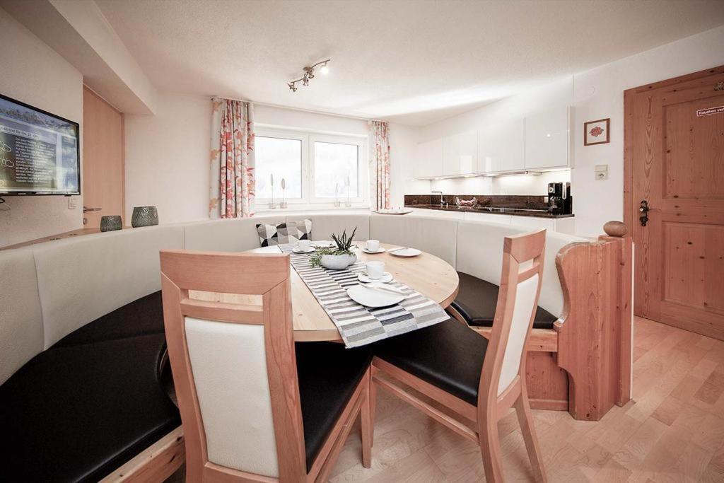 Haus Ingrid Apartment Solden Bagian luar foto